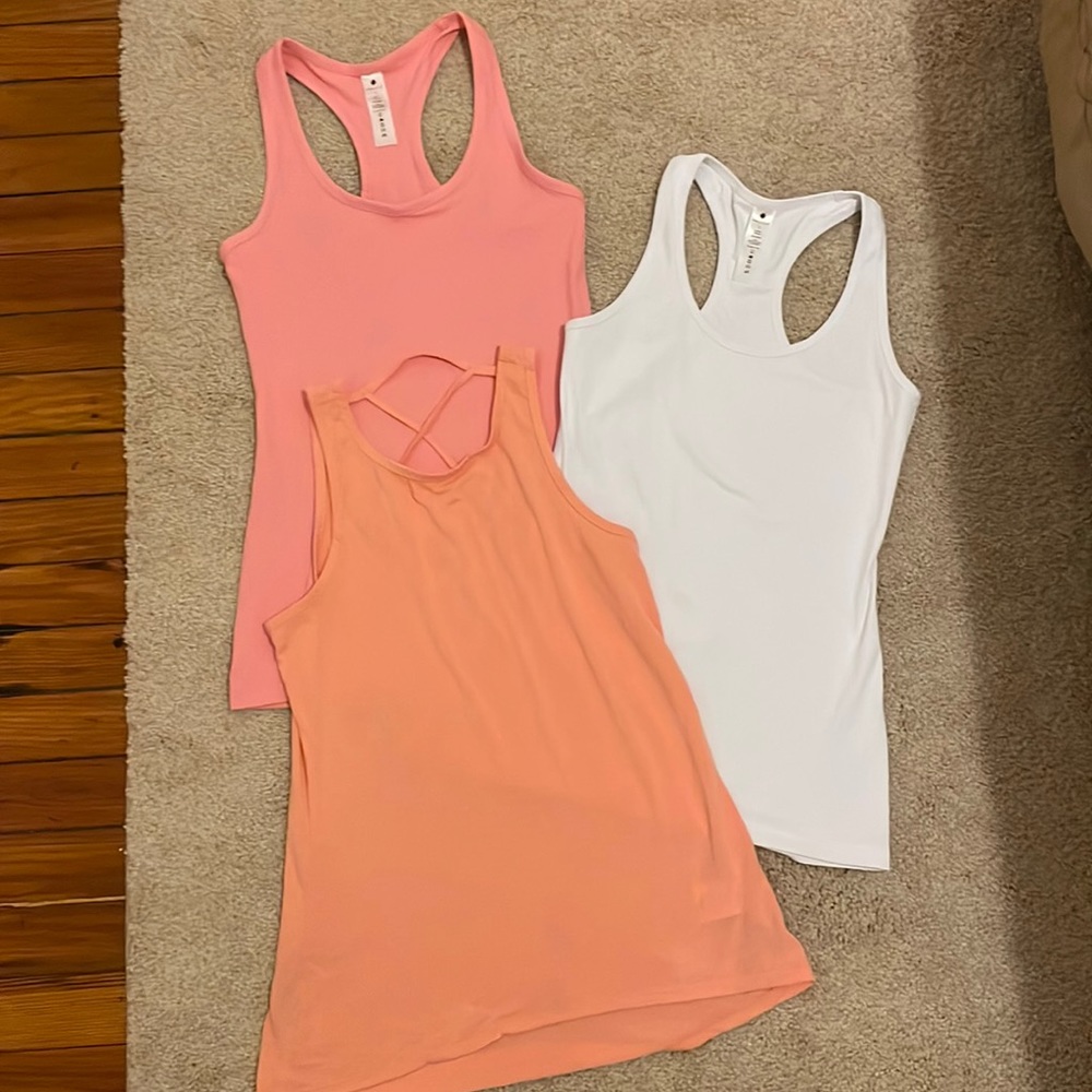 Bundle of 3 tank top